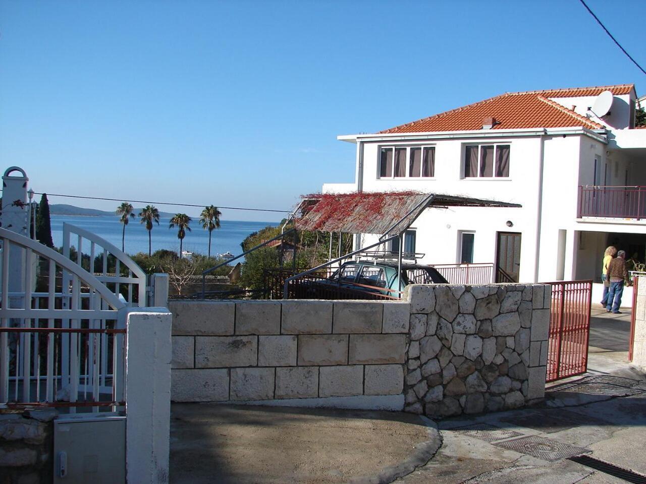 Eta Apartment