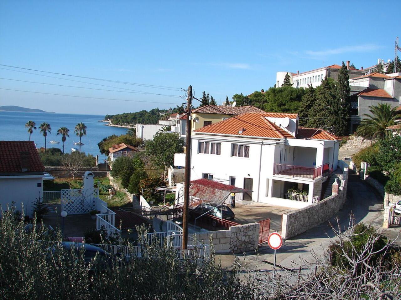 Eta Apartment *