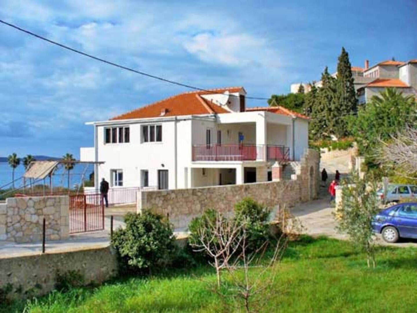 Eta Apartment *